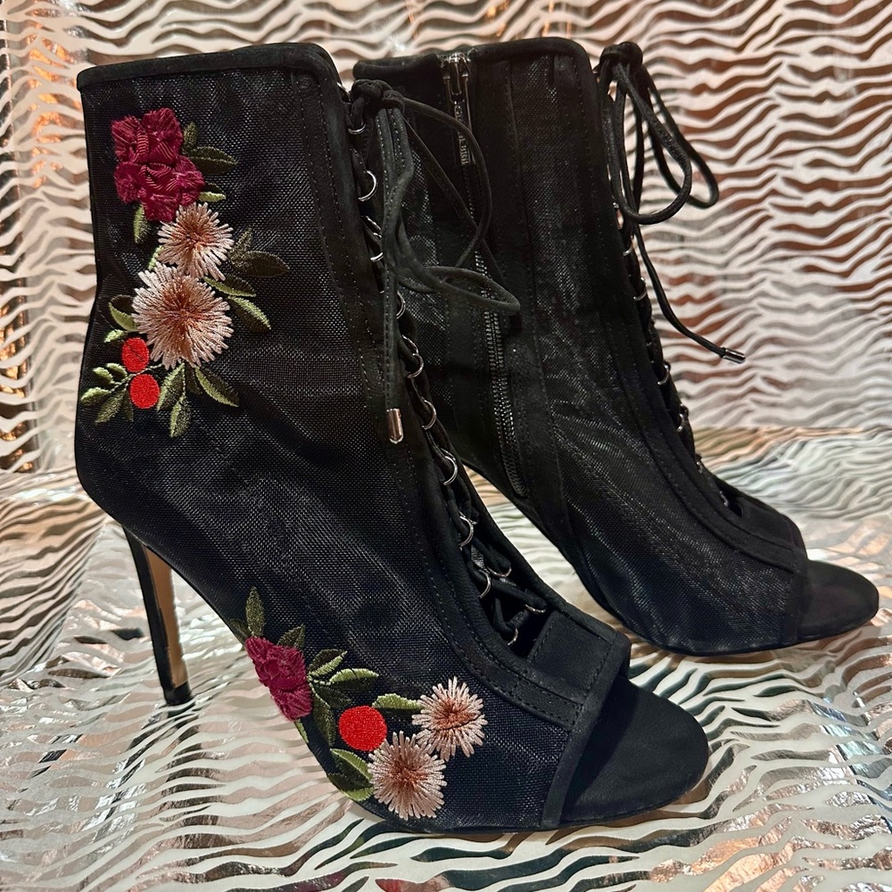 gianni bini janan black mesh and floral heeled booties size 6.5